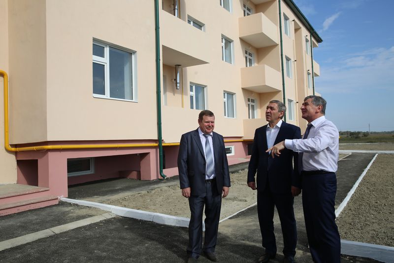 Председатель Правительства РД осмотрел в Кизляре новостройку для переселенцев из аварийного жилья